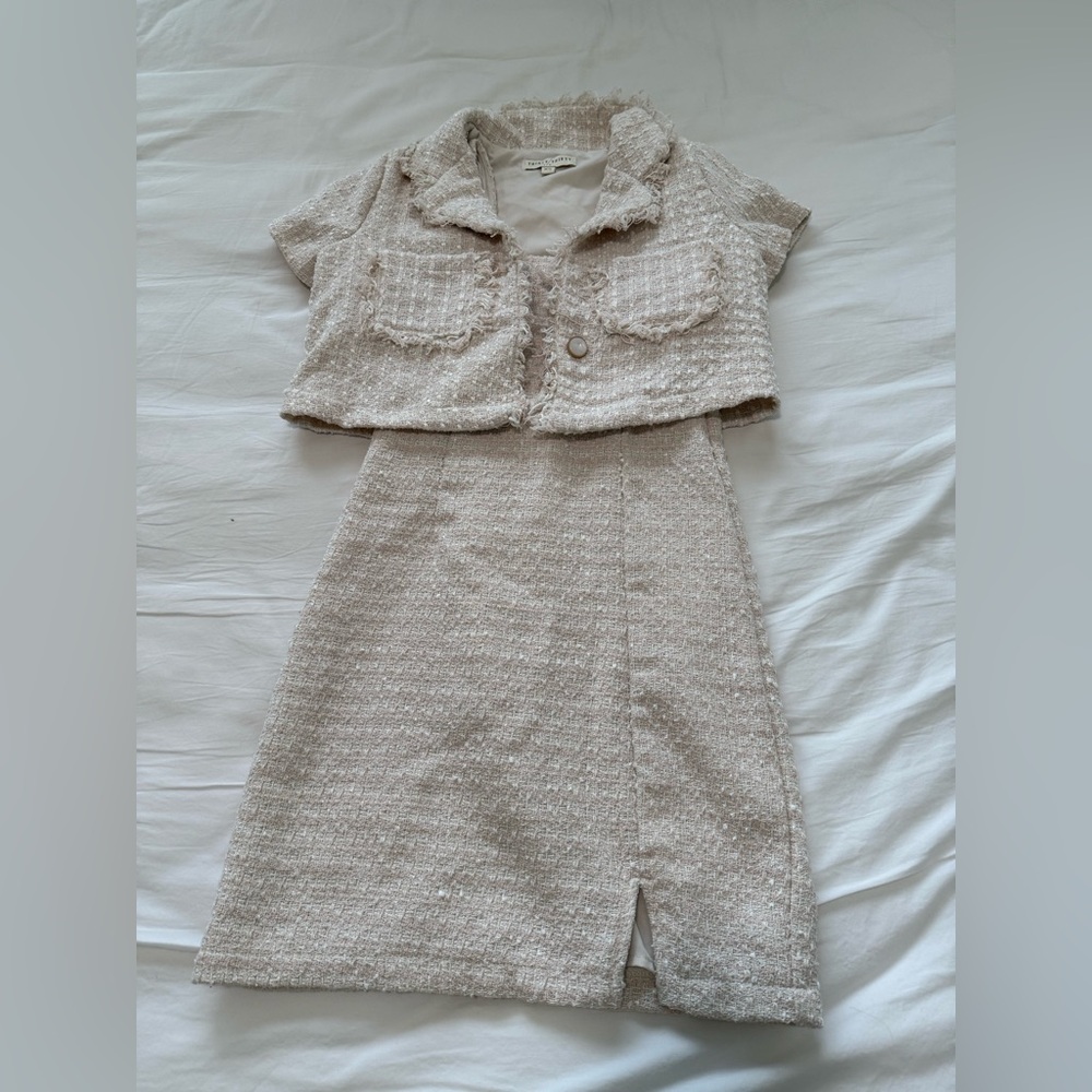 Chic Cream Sleeveless Dress